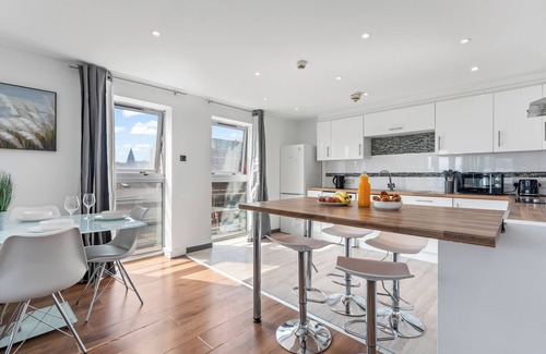 Nottingham City Centre Apartment | Stunning 3BR City View Apt W/Parking+WiFi