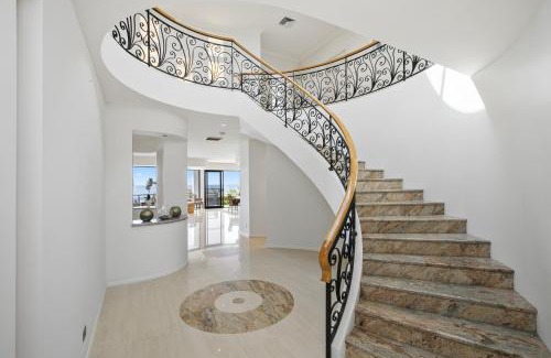 Noraville House | Stunning 4-Bed -Aloha Beach Front Beauty Noraville