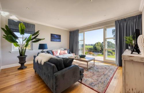 Bishopton House | Stunning 4 Bedroom Farmhouse