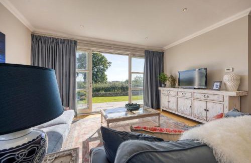 Bishopton House | Stunning 4 Bedroom Farmhouse