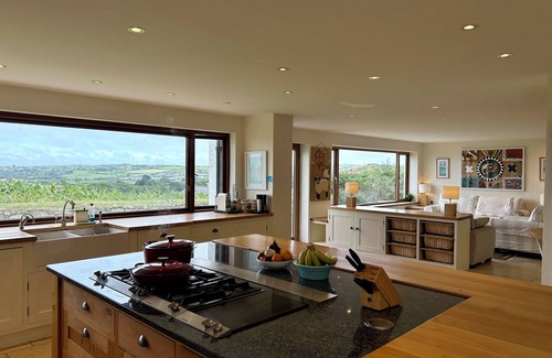 Llanengan House | Stunning 8 Bedroom Home w/Hot Tub and Coastal Views!
