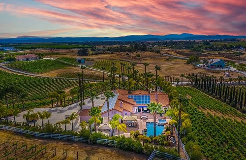 Temecula House | STUNNING 9/Acre Vineyard 1 Min from Wineries - Pool/Hot Tub and Private Cellar