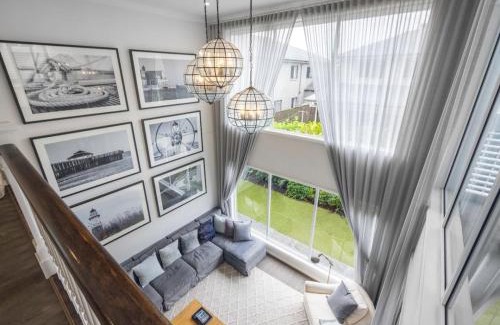 Rochedale House | Stunning and Luxurious 4-Bedroom Mansion at Rochedale