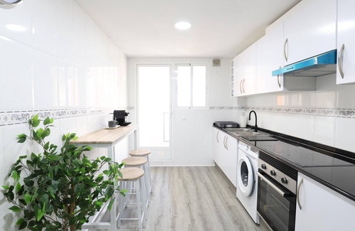 Port de Sagunt Apartment | Stunning Apartment for 6 in Vibrant Puerto de Sagunto! Close to Beach and Valencia!