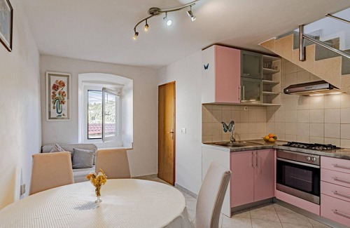 Racisce Apartment | Stunning apartment in Racisce with WiFi