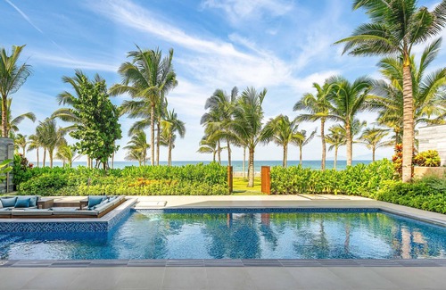 Dien Ban Villa | Stunning Brand New 6 Bdr Beachfront Villa @ Beach