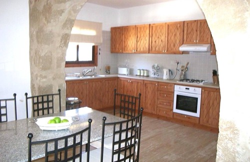 Karsiyaka Villa | Stunning Character Villa,10x5 private pool,with Wi-Fi. Mountain views near sea