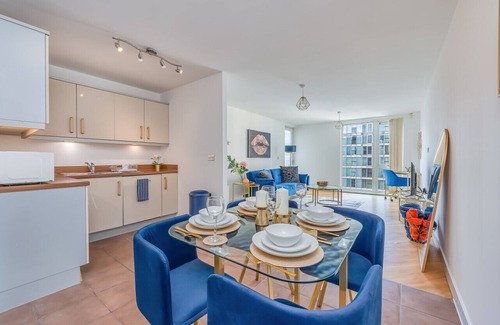 Central Milton Keynes Apartment | Stunning City Centre Apartment Balcony Free Parking Fast Wifi