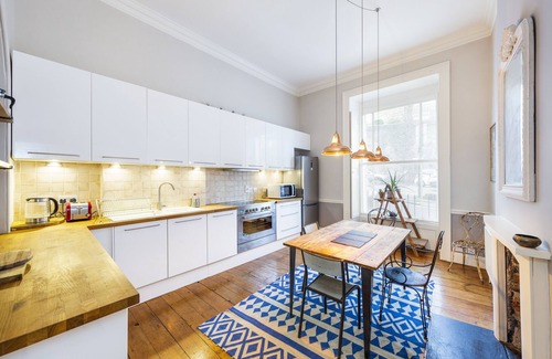 Bristol Floating Harbour Apartment | Stunning City Centre Living with Parking