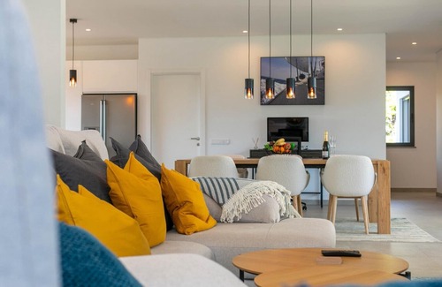 Alcalar Villa | Stunning contempory villa.