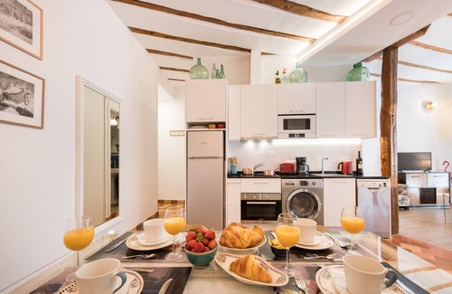 Huertas Apartment | Stunning Cozy and Sunny PRADO SANTA ANA 2BR/2BA, WIFI and LIFT