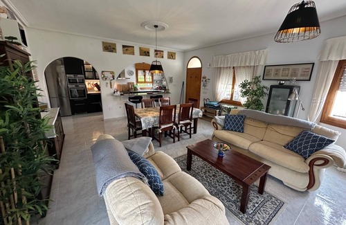 Rojales Villa | Stunning detached villa with lovely private pool, close to the golf course