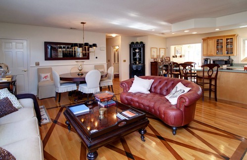 East Falmouth House | Stunning Falmouth Cape House close to Beaches, Golf, Restaurants and Shops.