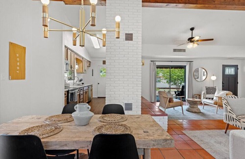 Fredericksburg House | * Stunning FBG Retreat * | Sleeps 10