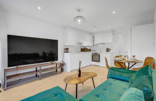 Whitechapel Apartment | STUNNING Garden House Prime Location W Private Parking