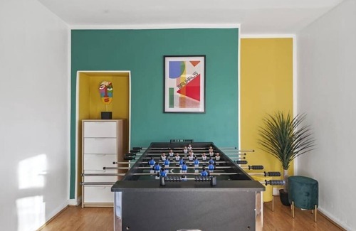 Rugby Condo | Stunning Rugby Gem - Football Table