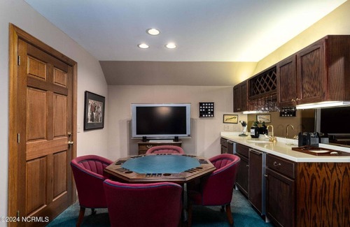 Pinehurst House | Stunning Golf Views on Pinehurst National No. 9. A Luxurious Retreat Awaits.