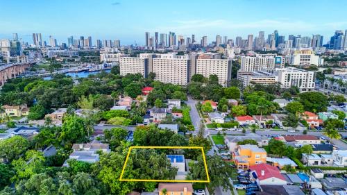 East Little Havana Villa | Stunning Historic Villa with Jacuzzi Heated Pool and Resort style Backyard
