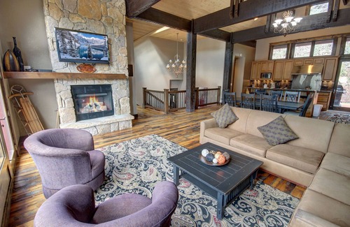 Keystone House | Stunning Home, Decks, Hot tub, Walk to River Run!