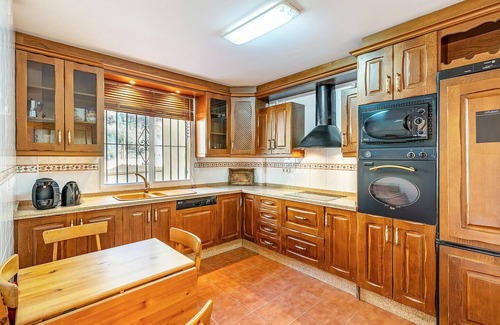 Cenes de la Vega House | Stunning home in Cenes de la Vega