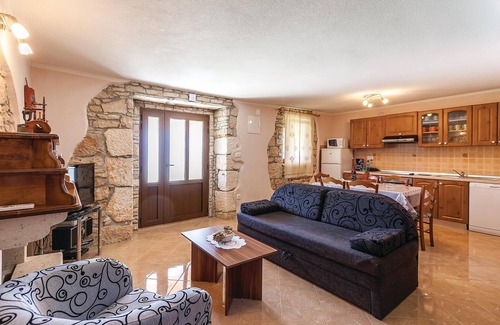 Divsici House | Stunning home in Divsici with kitchen