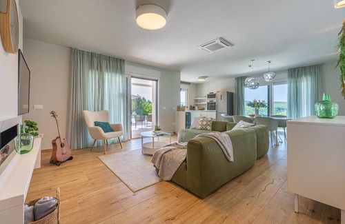 Grabri House | Stunning home in Hum with sauna