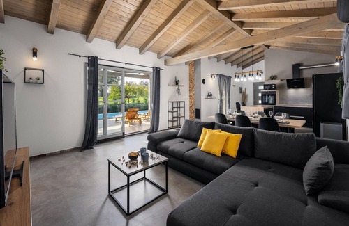 Mali Vareski House | Stunning home in Krnica