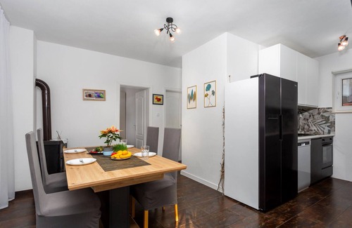 Pinezici House | Stunning home in Pinezici with kitchen