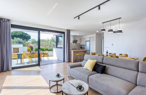 Valbandon House | Stunning home in Valbandon with WiFi