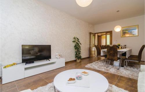 Gromaca House | Stunning Home In Zaton With Jacuzzi