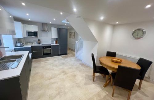 Hexham House | Stunning Home with STARGAZING ROOM Near Kielder Water