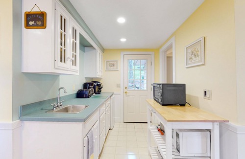 Moultonborough Cottage | Stunning lakefront gem with full water view, beach access & dock