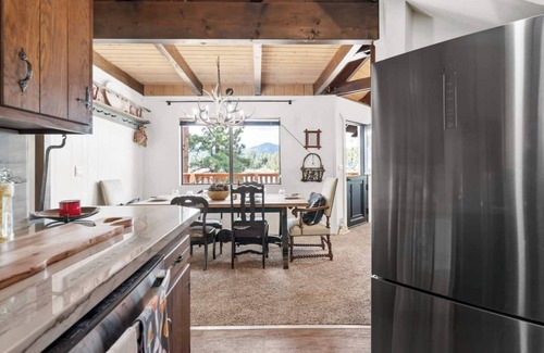 Boulder Bay House | Stunning Lakefront Dock Views -Black Fox