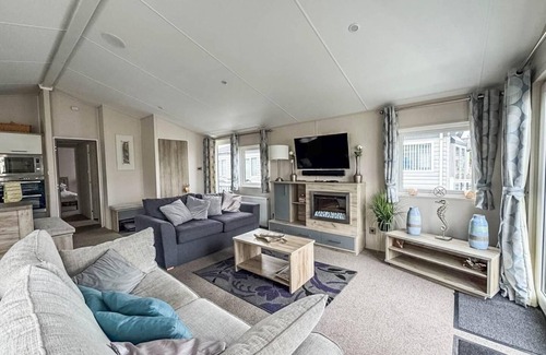 Swalecliffe Cabin | Stunning lodge at Seaview Holiday Park in Kent ref 47012PB