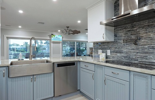 Town and River House | Stunning Luxury Waterfront Living - The Banyan House