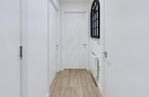 Ormeau Apartment | Stunning modern 1 bed apartment