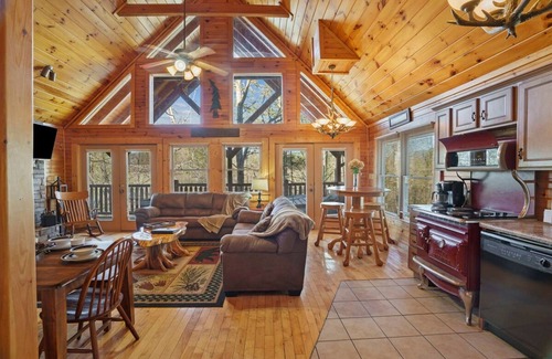 Hemlock Hills Apartment | Stunning Mountain Cabin w Hot tub
