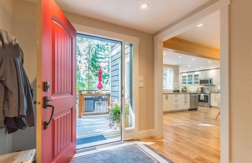 Sproat Lake House | Stunning Newly Renovated Piece of Heaven