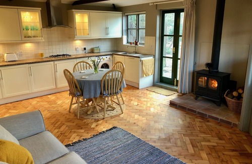 Bramerton House | Stunning Norfolk Flint Barn - Close to Norwich & The Broads