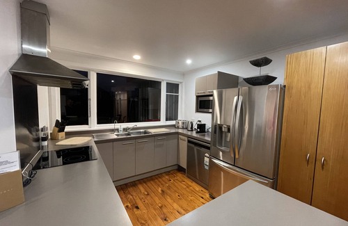 Rewa House | STUNNING OCEAN FRONT LUXURY BEACH HOUSE IN PRIME CBD LOCATION