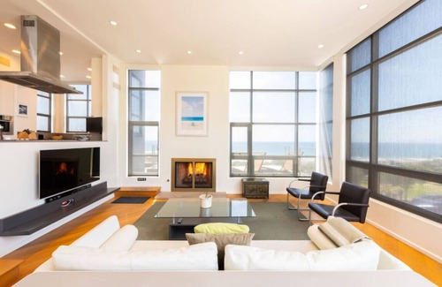Gas Lamp Section Apartment | Stunning Panoramic Ocean Views Penthouse Hot Tub