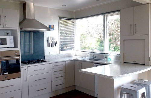 St. Clair House | Stunning Panoramic Views Surf to City - St Clair