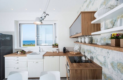 Marina di Modica Villa | Stunning private villa with WIFI, sauna, hot tub, A/C, private pool, TV, patio and panoramic view