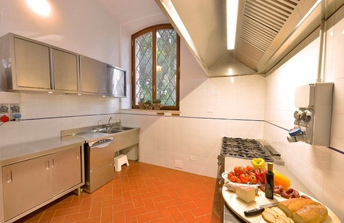 Torrita di Siena Villa | Stunning private villa with A/C, hot tub, WIFI, private pool, TV, patio, close to Montepulciano