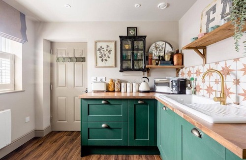 Cobham House | Stunning Private En-suite Studio in Cobham