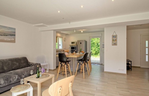Plougrescant House | Stunning private villa for 4 guests with TV and terrace