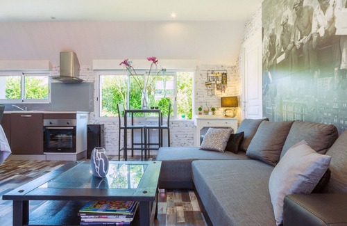Champeaux House | Stunning private villa for 4 people with TV and terrace