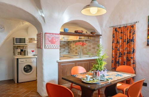 Cipressa House | Stunning private villa for 4 people with WIFI, A/C, TV and terrace