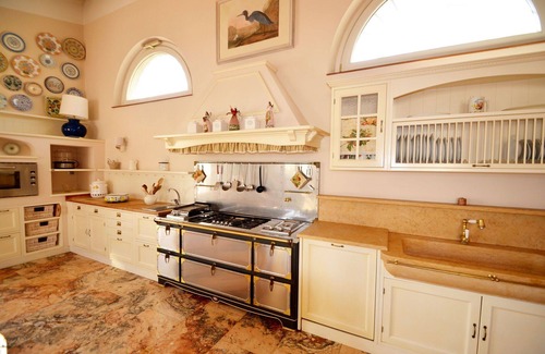 Signa Villa | Stunning private villa for 14 people with hot tub, A/C, WIFI, private pool and TV, close to Flor.