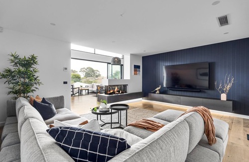 Mount Eliza House | Stunning resort style home with bay views.